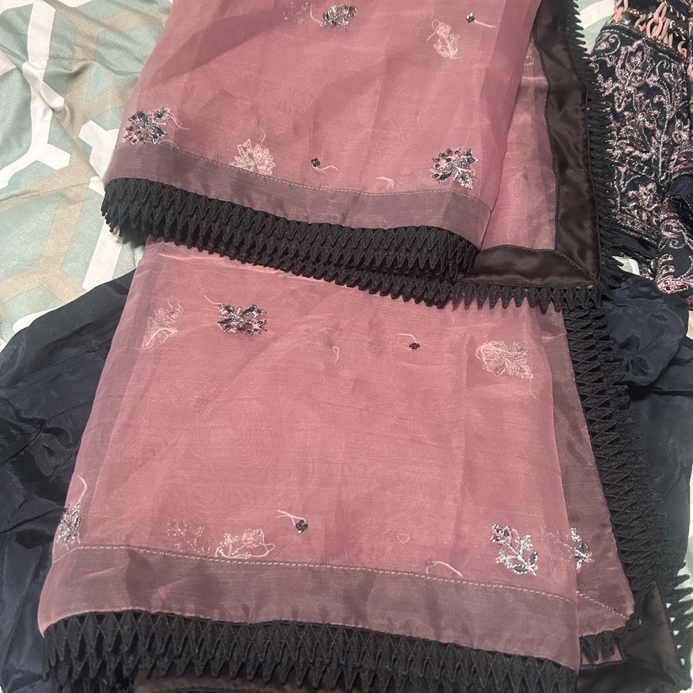 For sale is a pakistani style salwar kamez.Size L